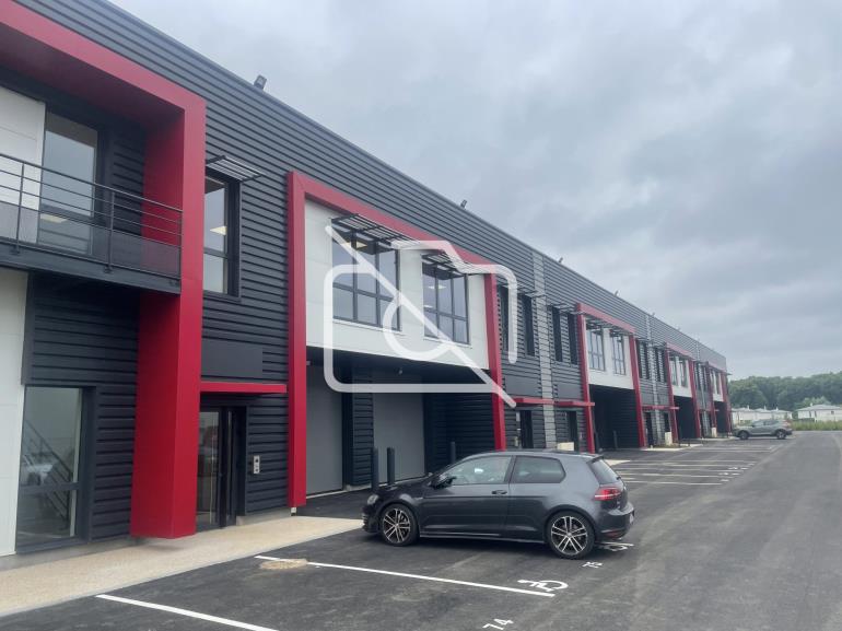 Entrepôt à louer à Ferrières-en-Brie - 2 827 m²