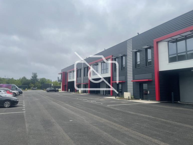 Entrepôt à louer à Ferrières-en-Brie - 2 827 m²
