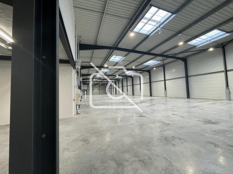 Entrepôt à louer à Ferrières-en-Brie - 2 827 m²