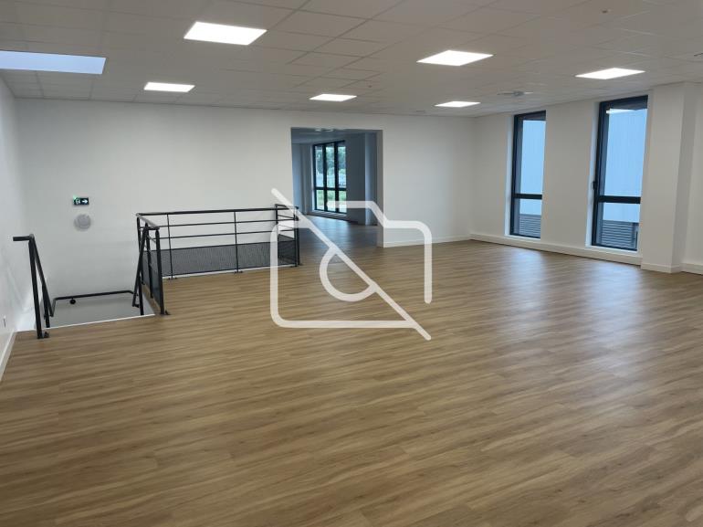 Entrepôt à louer à Ferrières-en-Brie - 2 827 m²