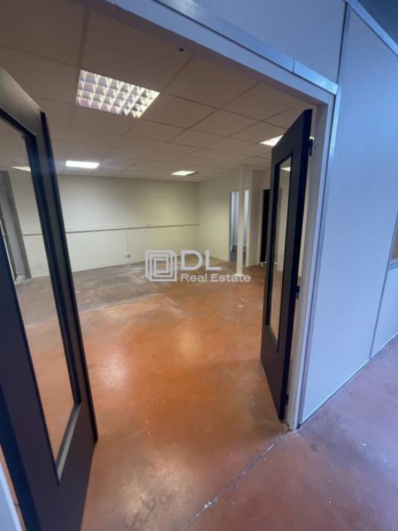 Entrepôt à louer à Le Pin - 240 m²