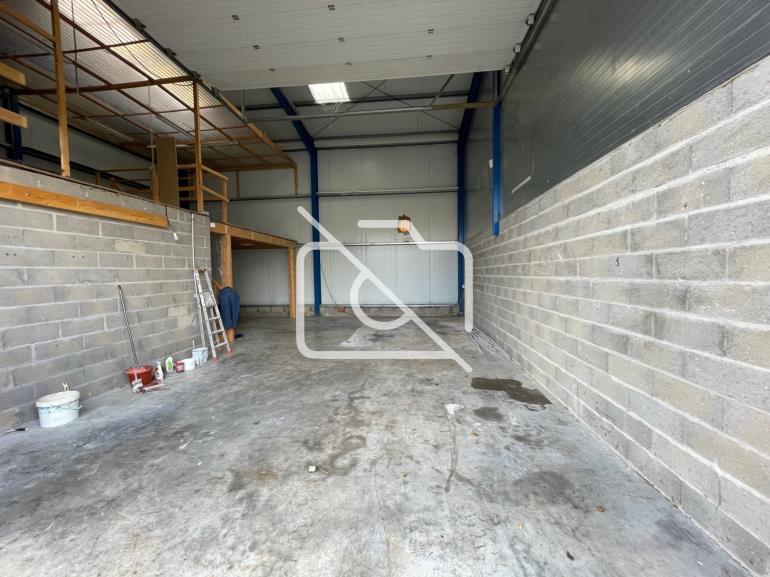 Entrepôt à louer à Brie-Comte-Robert - 140 m²