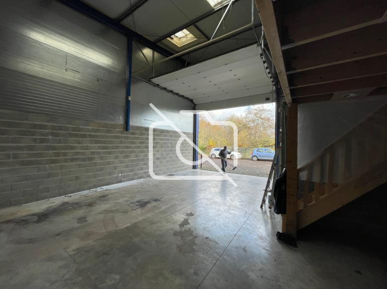 Entrepôt à louer à Brie-Comte-Robert - 140 m²