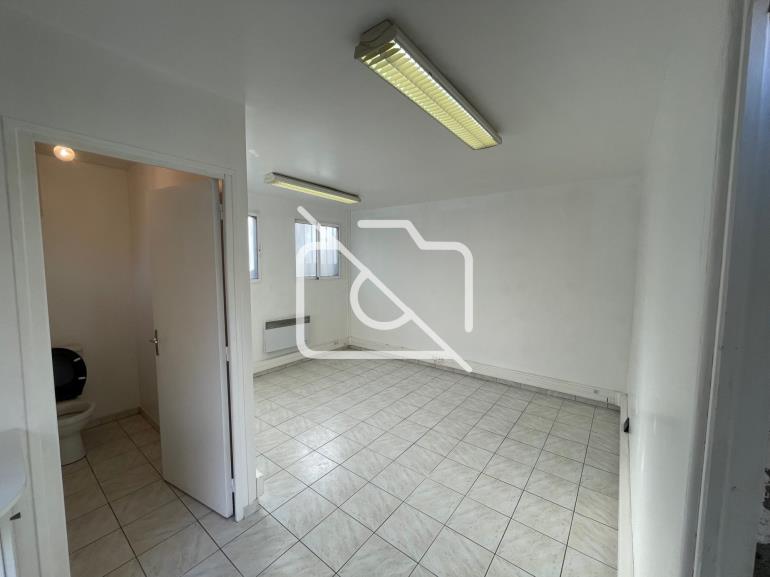 Entrepôt à louer à Brie-Comte-Robert - 140 m²
