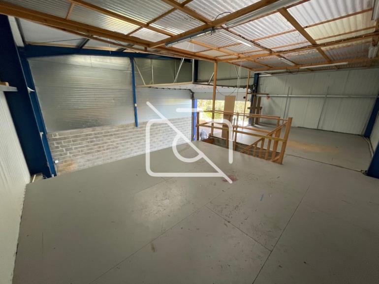 Entrepôt à louer à Brie-Comte-Robert - 140 m²