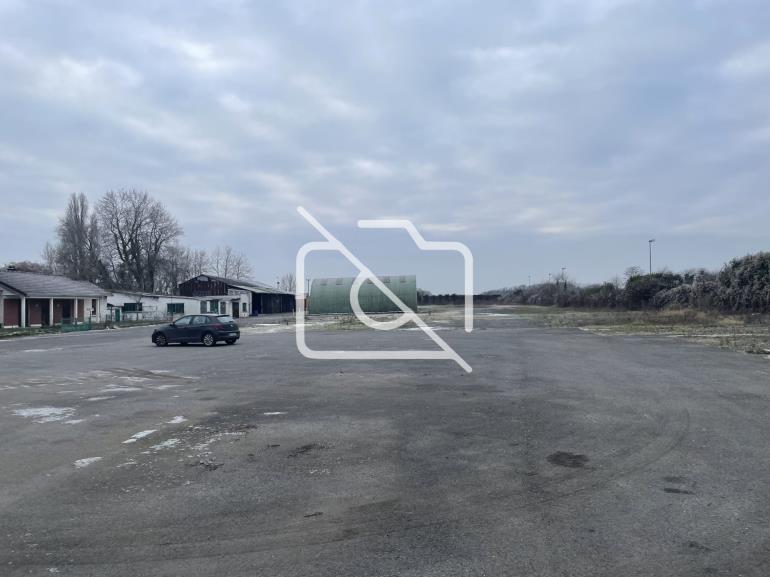 Terrain à louer à Santeny - 13 033 m²