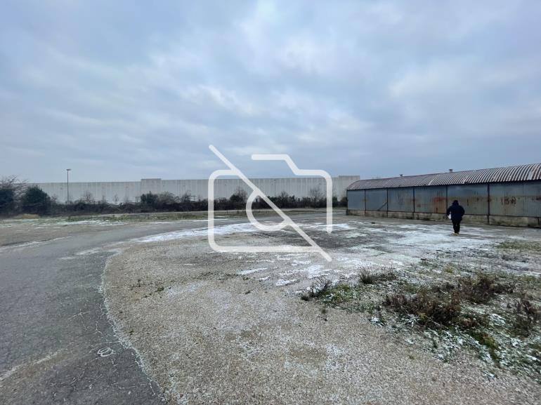 Terrain à louer à Santeny - 13 033 m²