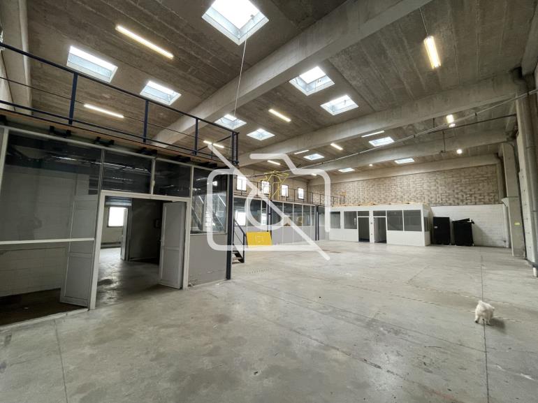 Entrepôt à louer à Vitry-sur-Seine - 720 m²