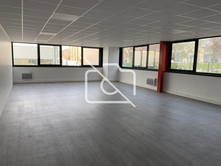 Entrepôt à louer à Villebon-sur-Yvette - 733 m²