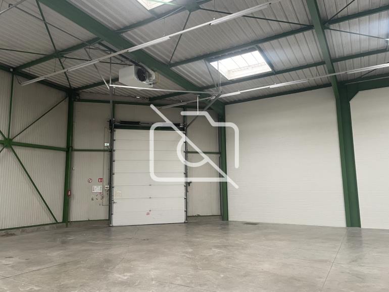 Entrepôt à louer à Saint Thibault des Vignes - 2 143 m²