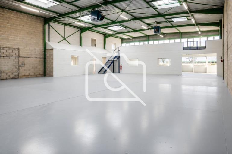 Entrepôt à louer à Saint Thibault des Vignes - 2 143 m²