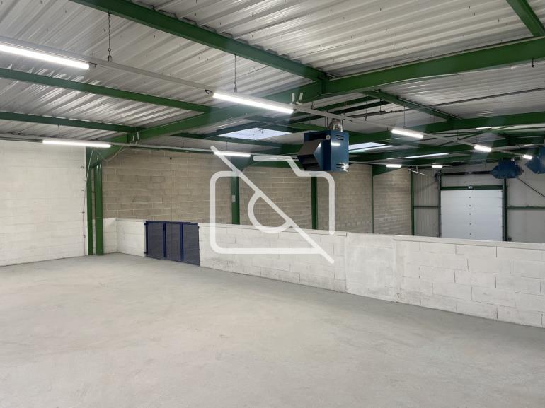 Entrepôt à louer à Saint Thibault des Vignes - 2 143 m²