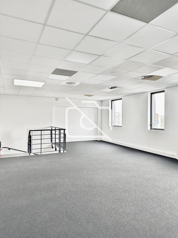 Entrepôt à louer à Bonneuil-sur-Marne - 311 m²