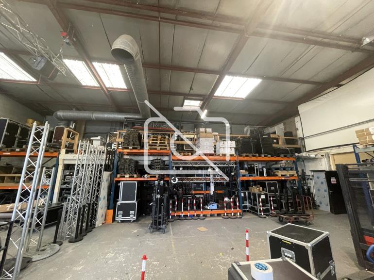 Entrepôt à vendre à Lagny-sur-Marne - 820 m²