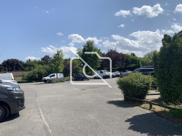 Terrain à louer à Linas - 2 300 m²