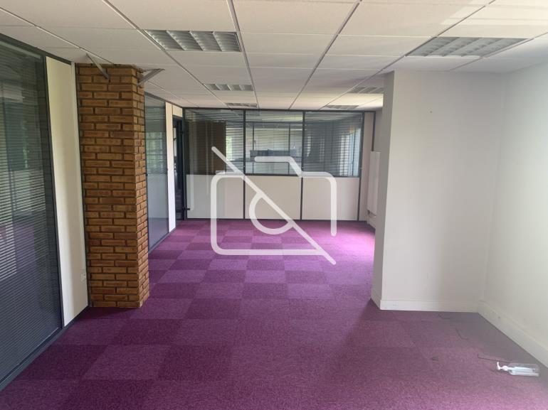 Entrepôt à vendre à Marcoussis - 1 200 m²