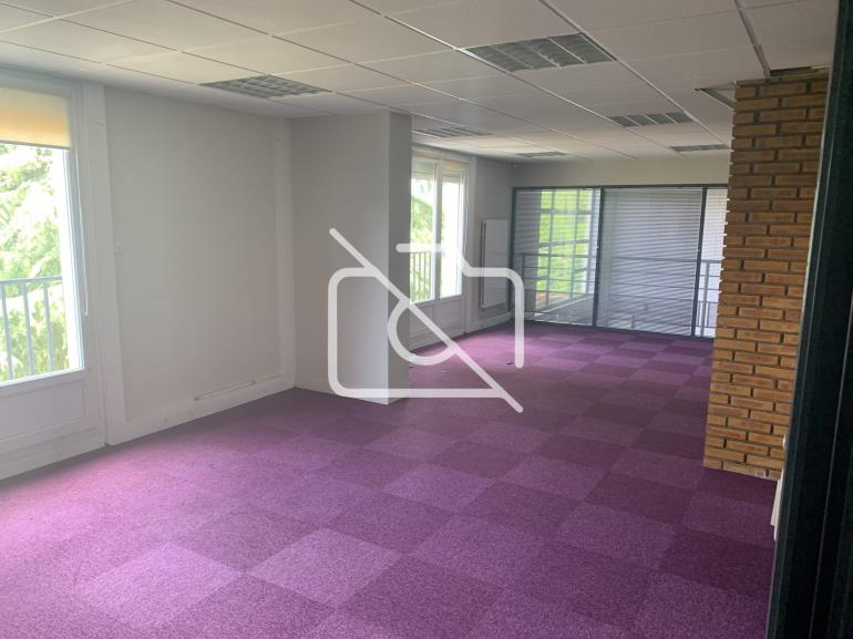 Entrepôt à vendre à Marcoussis - 1 200 m²