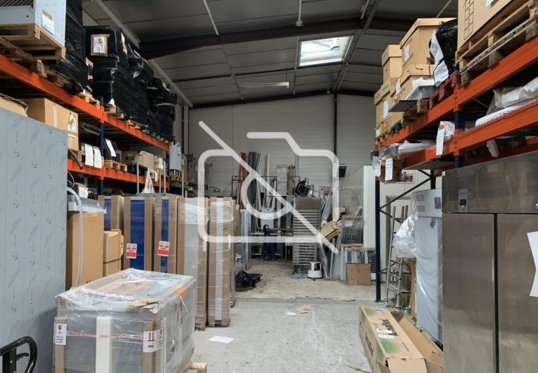 Entrepôt à louer à Pontault-Combault - 639 m²