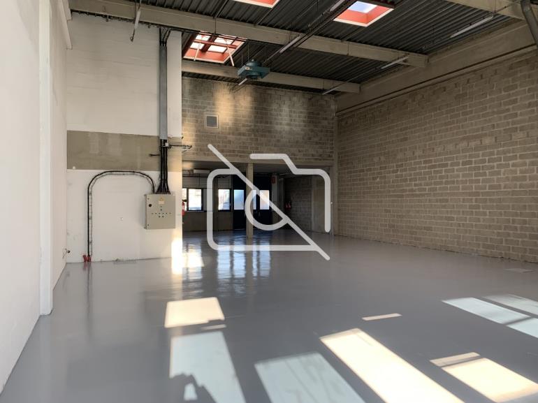 Entrepôt à louer à Fresnes - 2 076 m²