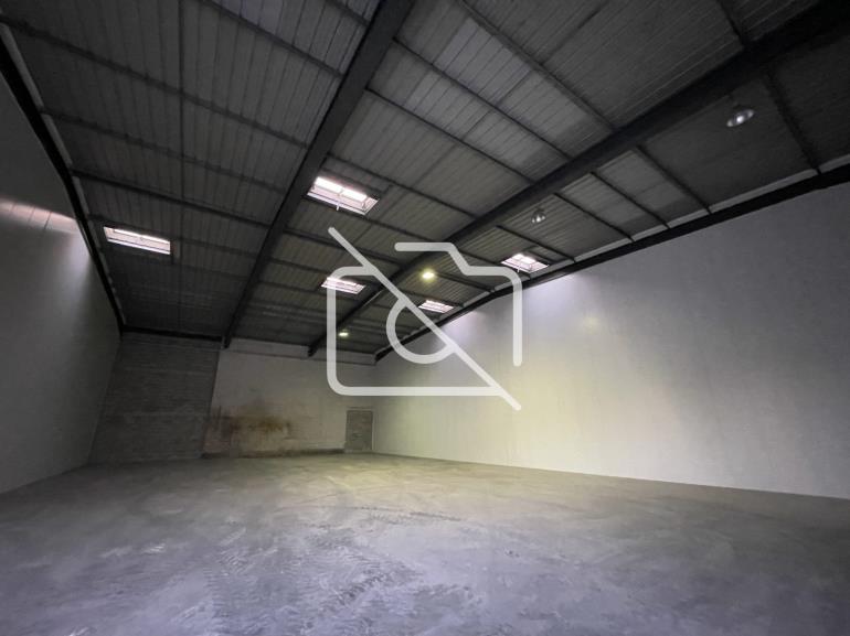 Entrepôt à louer à Meaux - 1 100 m²