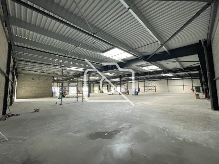 Entrepôt à louer à Bussy-Saint-Georges - 2 300 m²