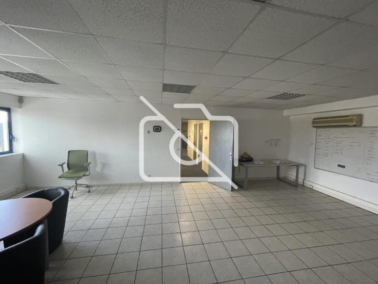 Entrepôt à louer à Moissy-Cramayel - 295 m²