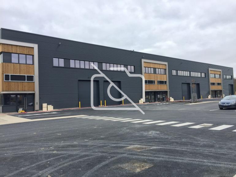 Entrepôt à louer à Vaires-sur-Marne - 409 m²
