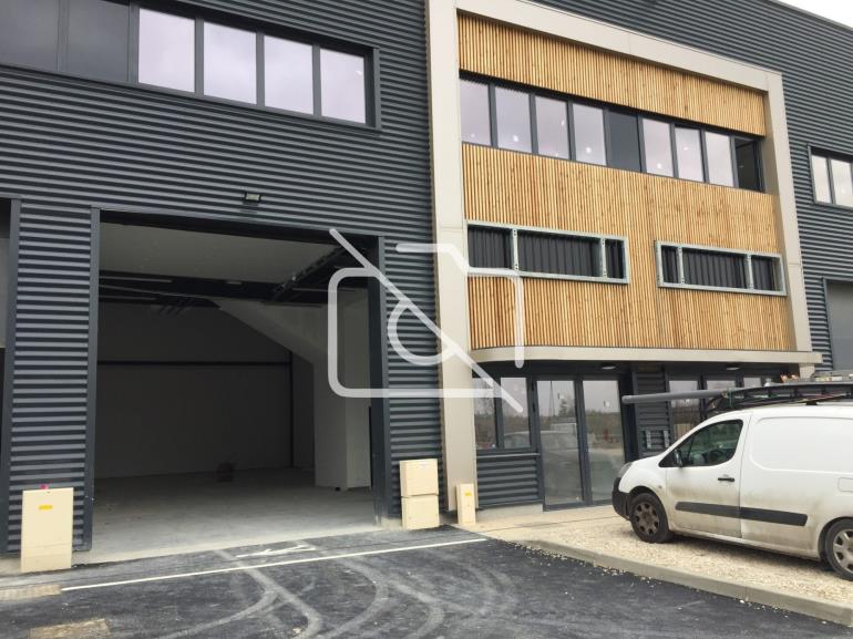Entrepôt à louer à Vaires-sur-Marne - 409 m²