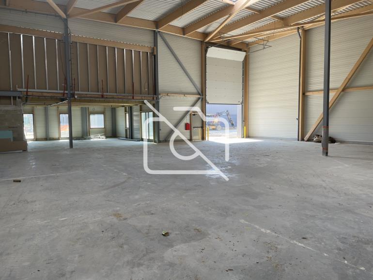 Entrepôt à louer à Courtry - 699 m²