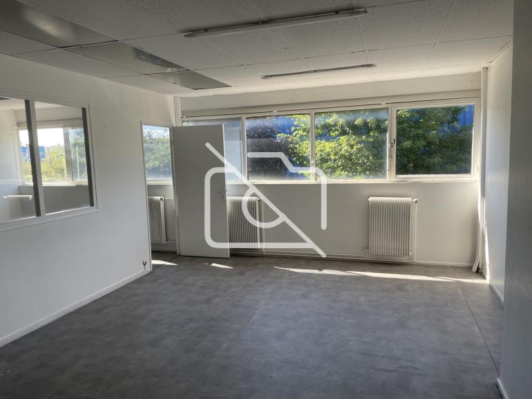 Entrepôt à louer à Noisy-le-Grand - 541 m²
