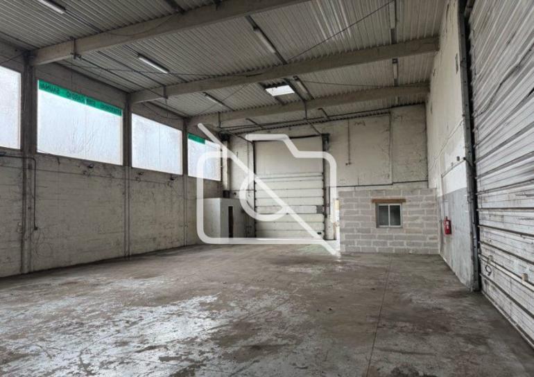 Entrepôt à louer à Fontenay-Trésigny - 271 m²