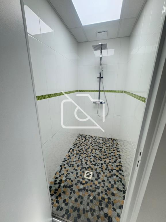 Entrepôt à louer à Orly - 376 m²