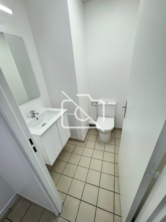 Entrepôt à louer à Orly - 376 m²