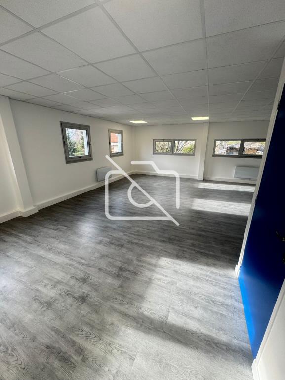 Entrepôt à louer à Orly - 376 m²