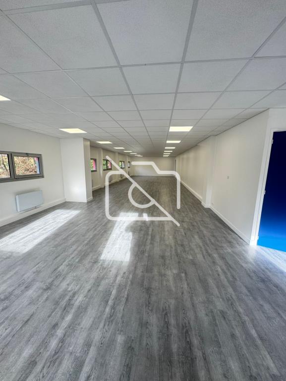Entrepôt à louer à Orly - 376 m²