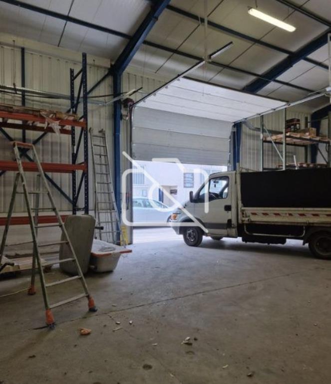 Entrepôt à louer à Épinay-sous-Sénart - 320 m²