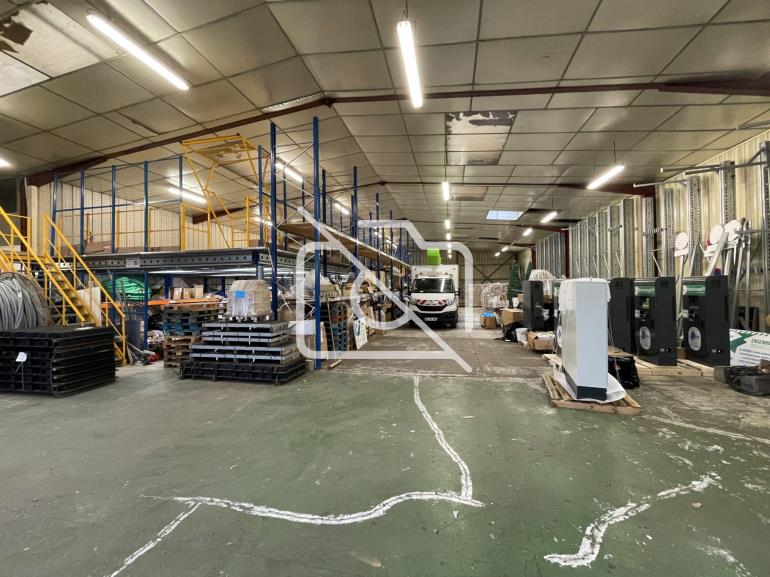 Entrepôt à louer à Valenton - 1 280 m²