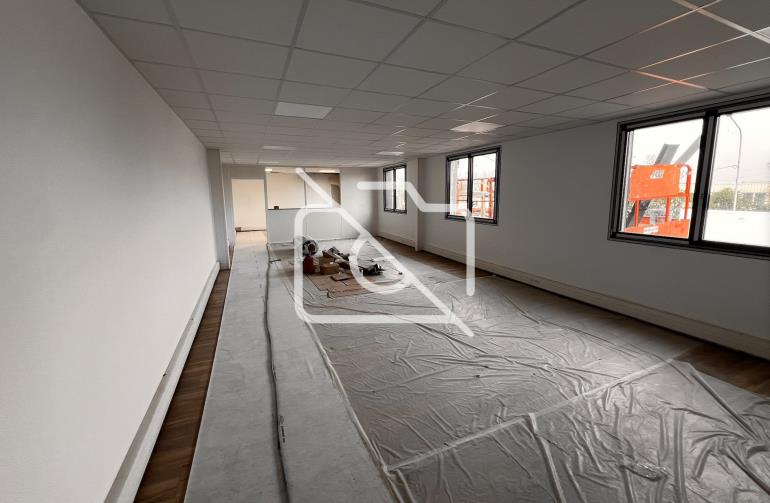 Entrepôt à louer à Thiais - 1 624 m²
