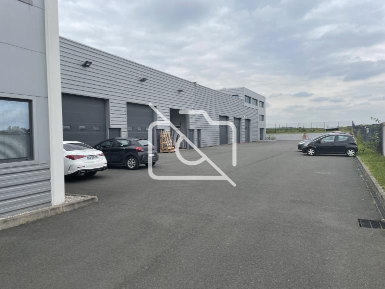 Entrepôt à louer à Égly - 432 m²