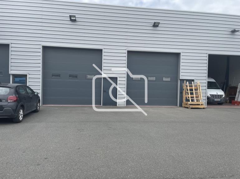 Entrepôt à louer à Égly - 432 m²