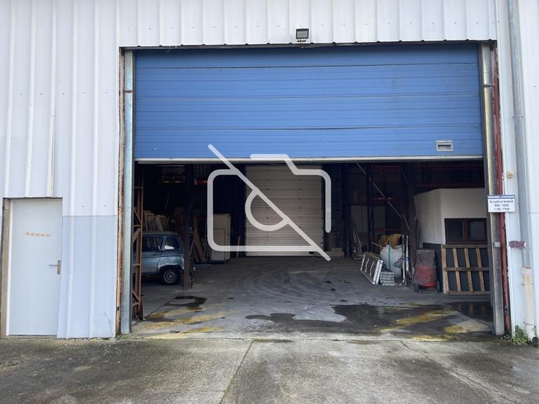 Entrepôt à vendre à Chevry-Cossigny - 400 m²