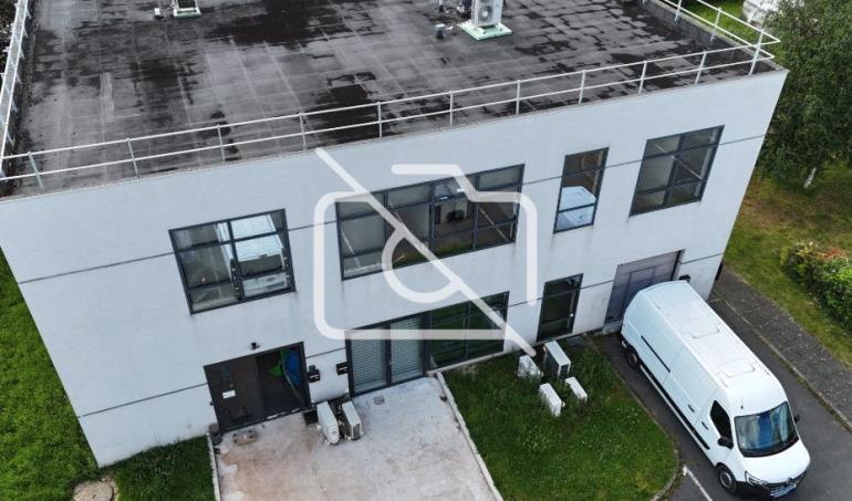 Entrepôt à louer à Les Ulis - 300 m²