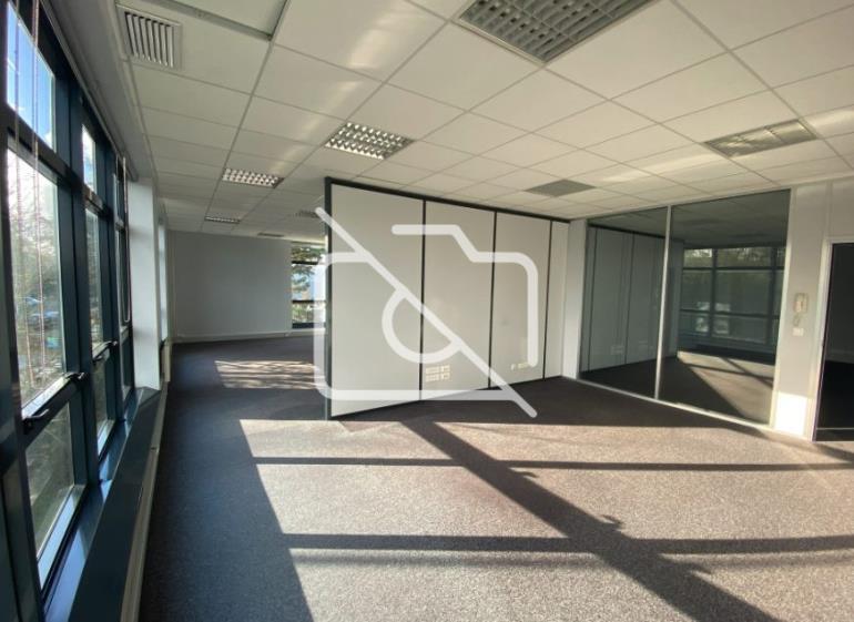 Entrepôt à louer à Les Ulis - 300 m²