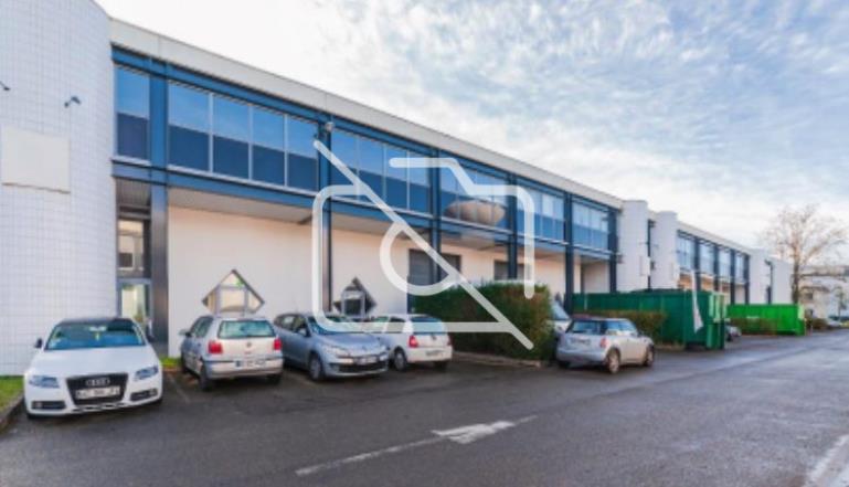 Entrepôt à louer à Élancourt - 382 m²