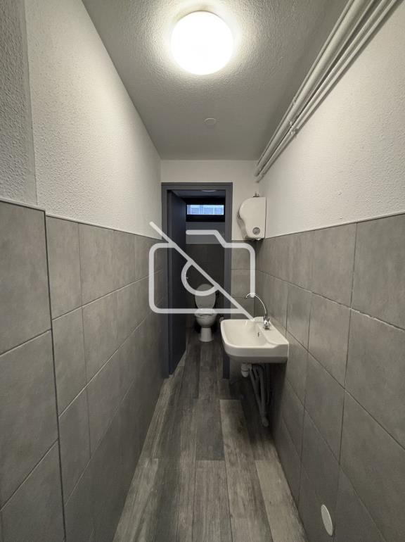 Entrepôt à louer à Élancourt - 382 m²