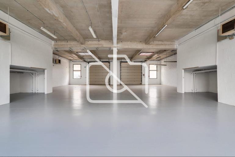 Entrepôt à louer à La Verrière - 218 m²