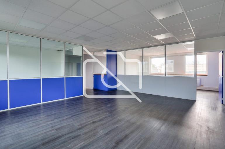 Entrepôt à louer à La Verrière - 218 m²
