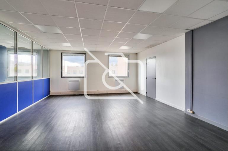 Entrepôt à louer à La Verrière - 218 m²