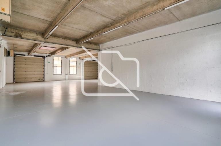 Entrepôt à louer à La Verrière - 218 m²