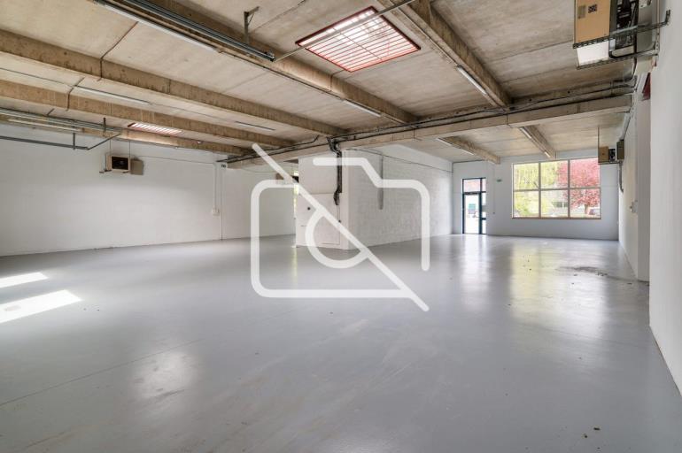 Entrepôt à louer à La Verrière - 218 m²